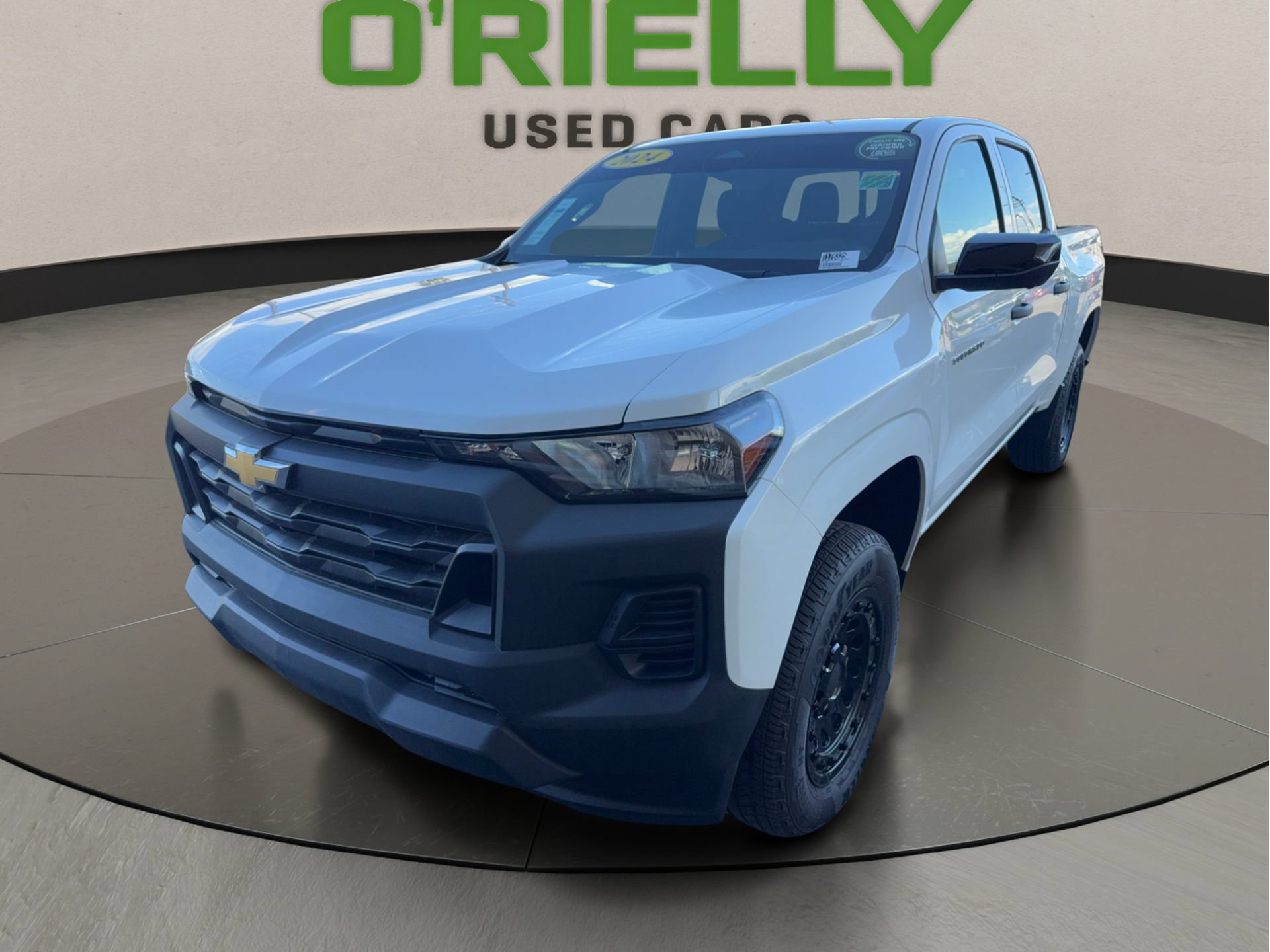Used 2024 Chevrolet Colorado W/T w/ Technology Package AWD/4WD image 1