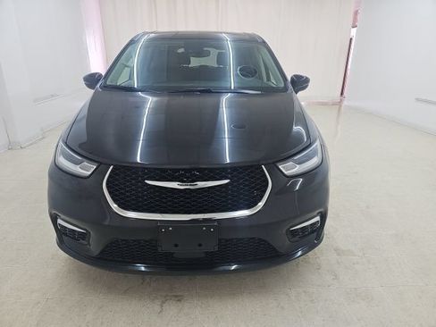 Used 2023 Chrysler Pacifica Touring-L FWD image 14