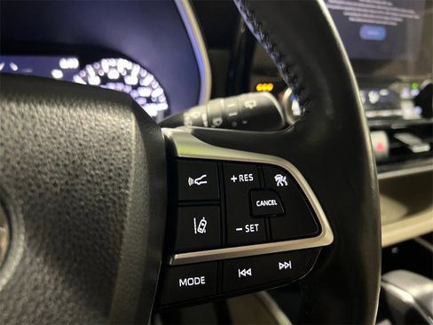 Used 2023 Toyota Highlander XLE image 29