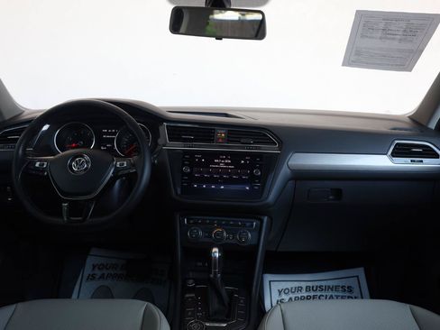 Used 2018 Volkswagen Tiguan SEL AWD/4WD image 31