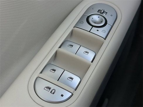 Used 2023 Hyundai Ioniq 5 SE image 22