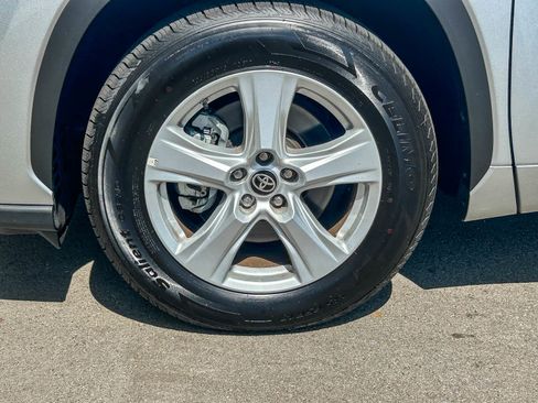 Used 2024 Toyota Highlander LE image 10