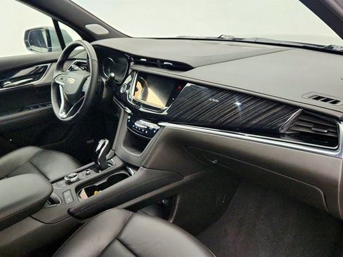 Used 2025 Cadillac XT6 Premium Luxury image 26