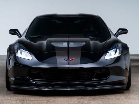 Used 2019 Chevrolet Corvette Z06 RWD image 2