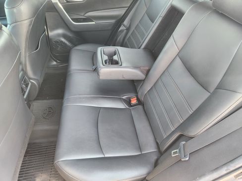 Used 2021 Toyota RAV4 XLE Premium FWD image 31