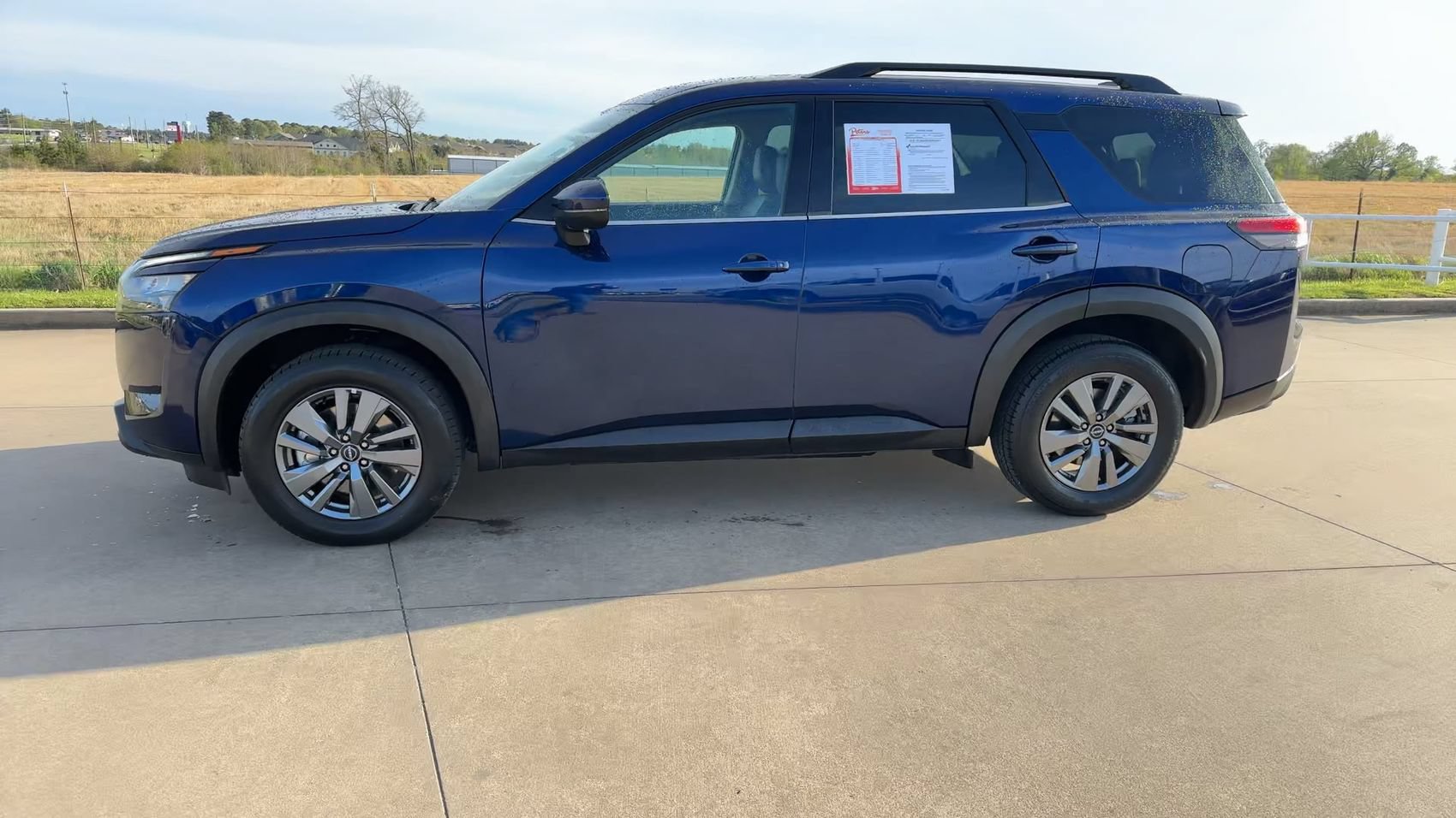 Used 2025 Nissan Pathfinder SV FWD image 4