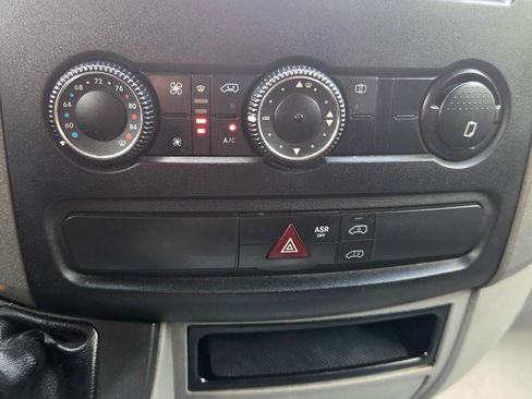 Used 2014 Freightliner Sprinter 2500 RWD image 25