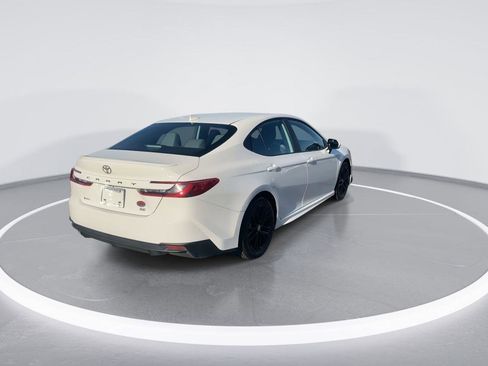 Used 2025 Toyota Camry SE image 8