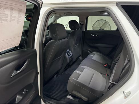Certified 2025 Chevrolet Blazer LT w/ Convenience Package image 15