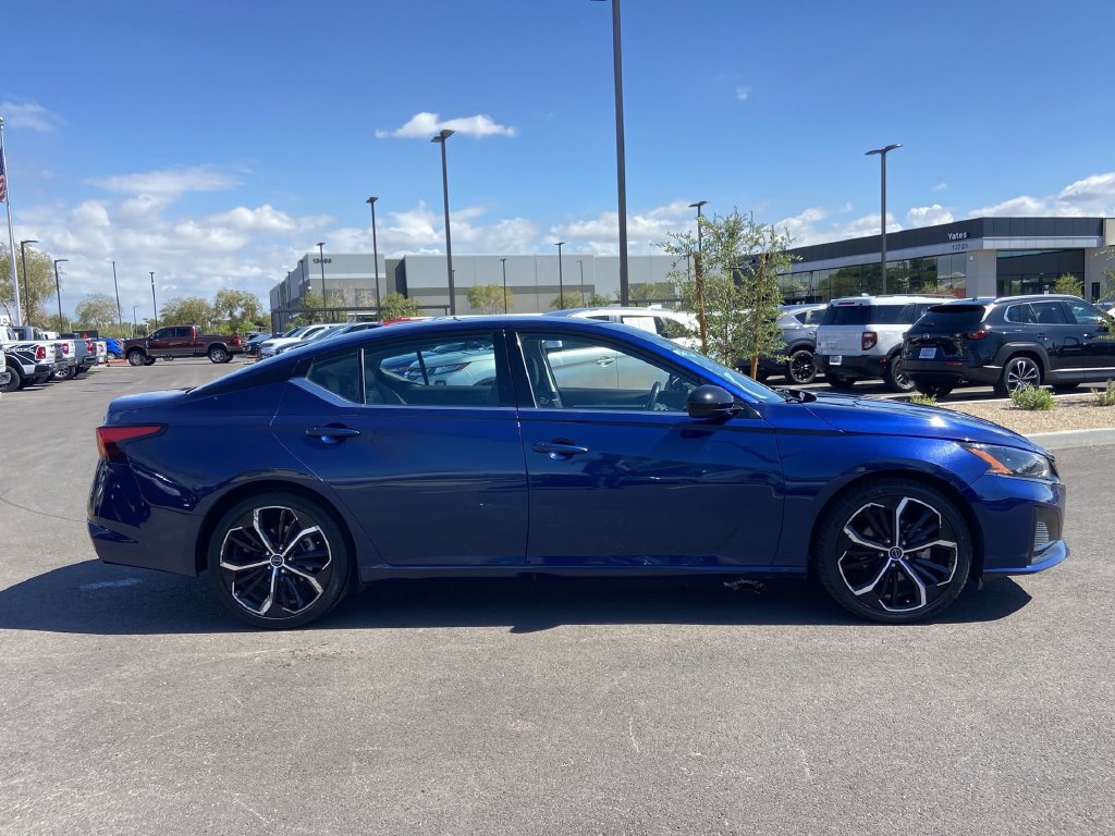 Used 2024 Nissan Altima 2.5 SR FWD image 2