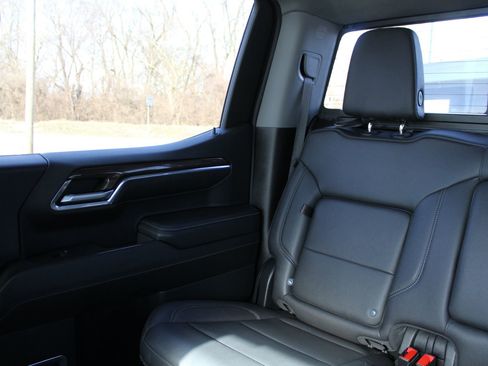 Used 2024 Chevrolet Silverado 1500 LT Trail Boss w/ LT Trail Boss Premium Package image 13