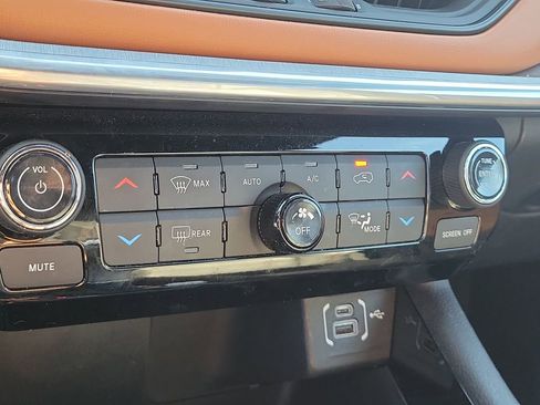 Certified 2024 Jeep Compass Limited image 27