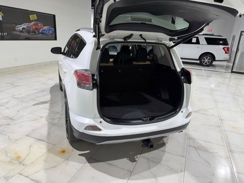 Used 2017 Toyota RAV4 XLE FWD image 12