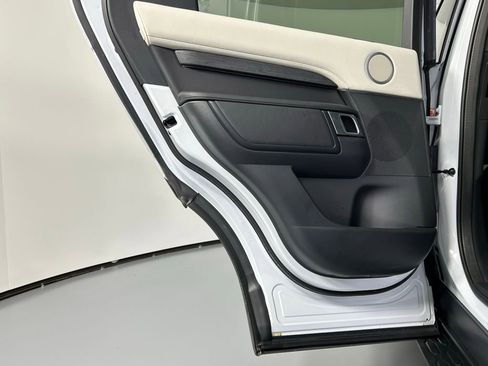 Used 2022 Land Rover Discovery HSE R-Dynamic image 18