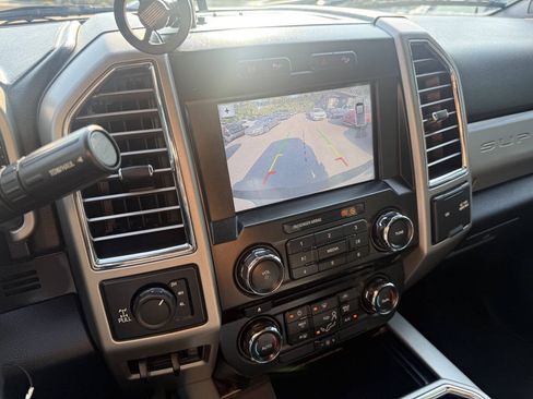 Used 2017 Ford F250 Lariat w/ FX4 Off-Road Package AWD/4WD image 21
