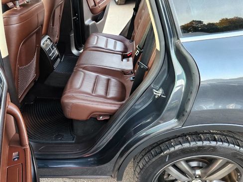 Used 2012 Volkswagen Touareg Executive image 30