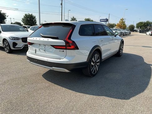 Certified 2025 Volvo V90 B6 Cross Country Plus w/ Protection Package Premier image 6