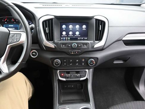 Used 2024 GMC Terrain SLE image 12