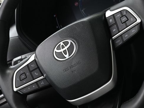 Used 2024 Toyota Grand Highlander XLE image 24