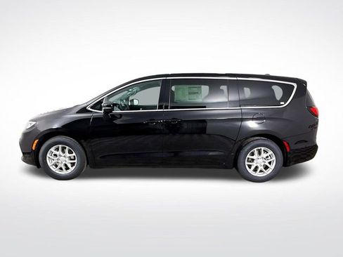 New 2026 Chrysler Pacifica Select image 4