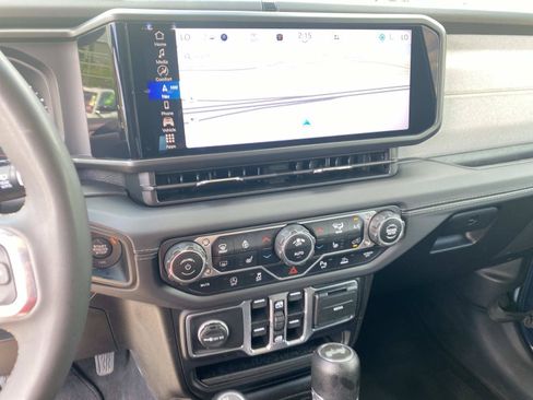 Used 2025 Jeep Wrangler Unlimited Sahara w/ Safety Group AWD/4WD image 28
