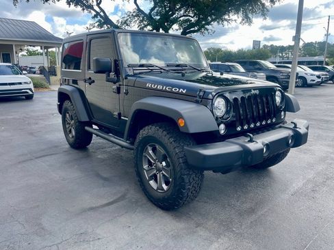 Used 2017 Jeep Wrangler Rubicon w/ Power Convenience Group AWD/4WD image 6