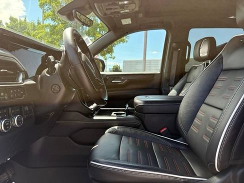 Used 2025 GMC Yukon AT4 Ultimate w/ LPO, AT4 Appearance Package AWD/4WD image 24