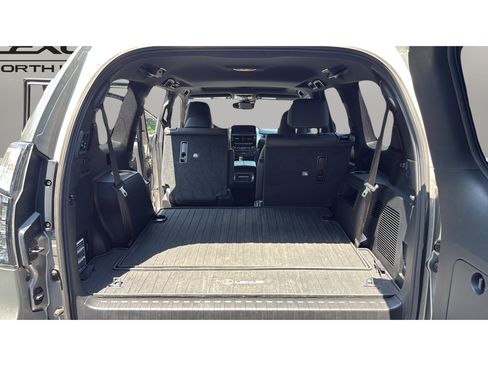 Used 2023 Lexus GX 460 Luxury w/ Sport Design Package AWD/4WD image 21