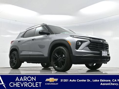 Used 2026 Chevrolet TrailBlazer LT FWD image 2