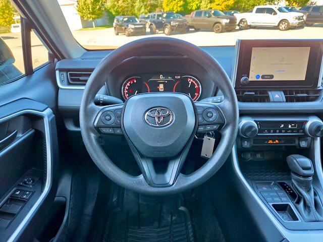 Used 2025 Toyota RAV4 LE AWD/4WD image 16