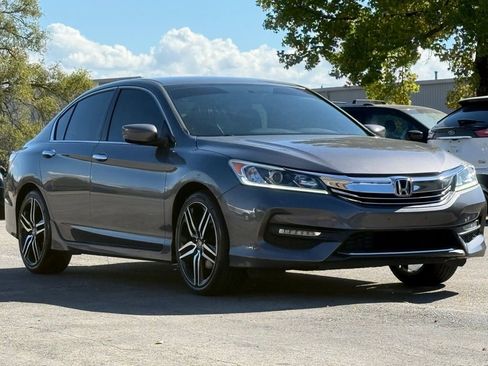 Used 2017 Honda Accord Sport image 8