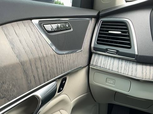 Certified 2023 Volvo XC90 B6 Core w/ Protection Package Premier image 17