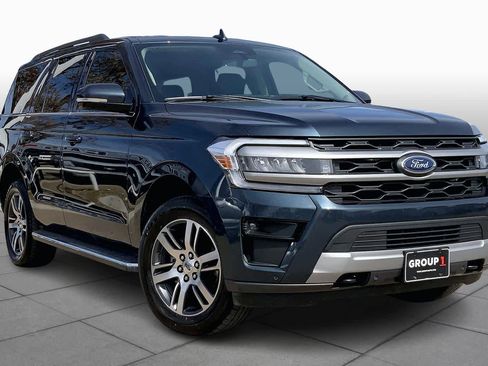 Certified 2023 Ford Expedition XLT image 3