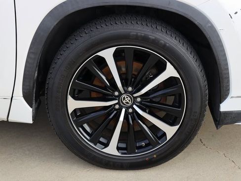 Certified 2021 Toyota Highlander XSE image 9