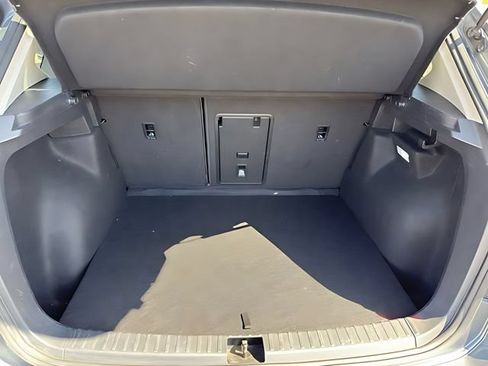 Used 2024 Volkswagen Taos SEL AWD/4WD image 16