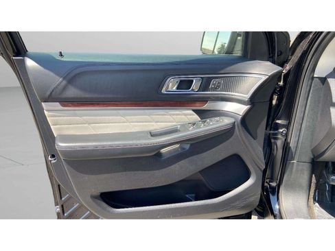 Used 2018 Ford Explorer Platinum AWD/4WD image 11