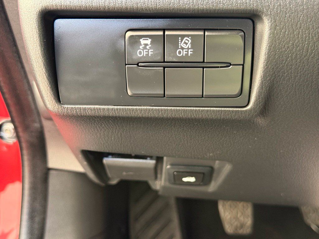 Used 2022 MAZDA MX-5 Miata Club RWD image 24