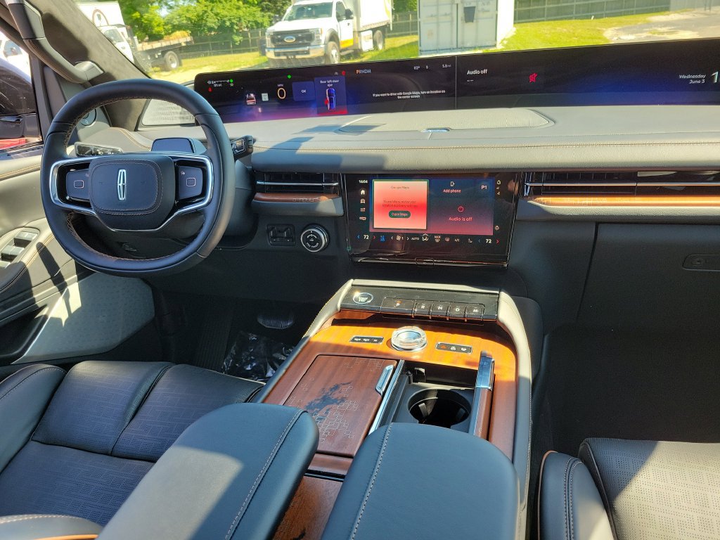 New 2026 Lincoln Navigator L Black Label AWD/4WD image 13