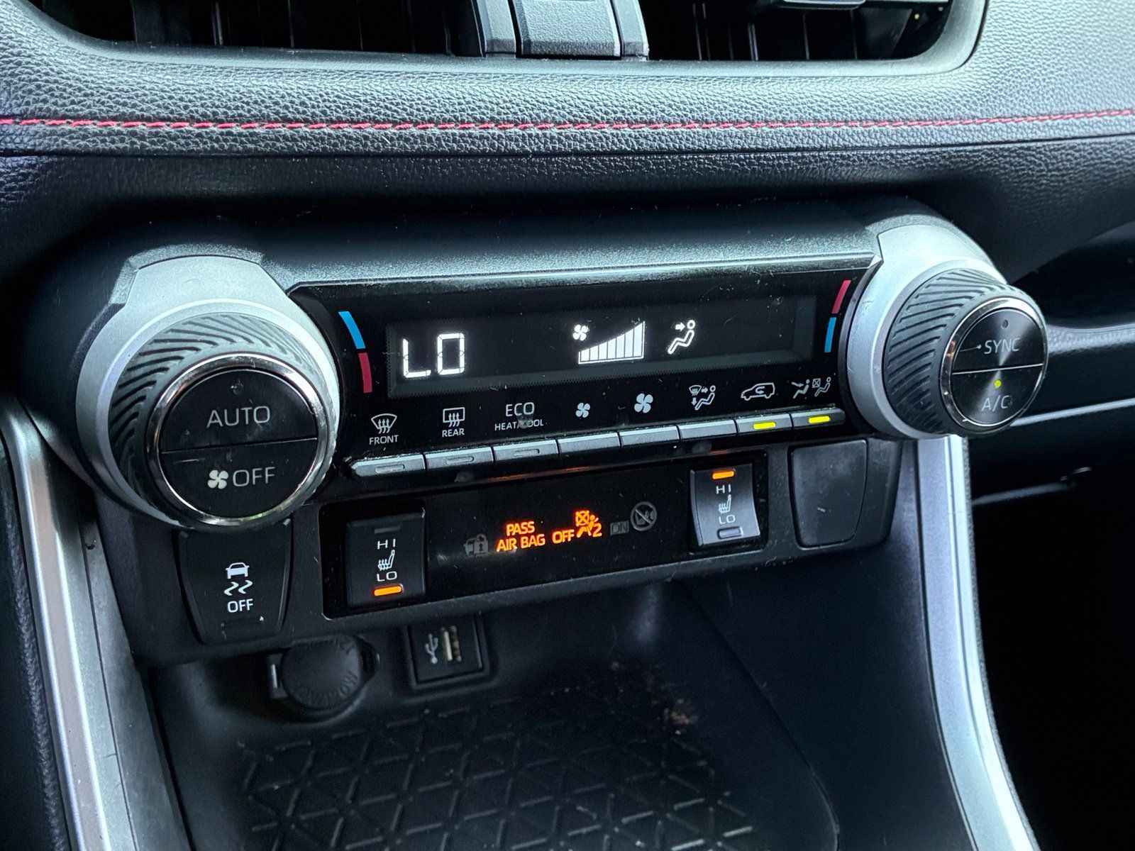 Used 2024 Toyota RAV4 SE w/ Weather & Moonroof Package AWD/4WD image 11