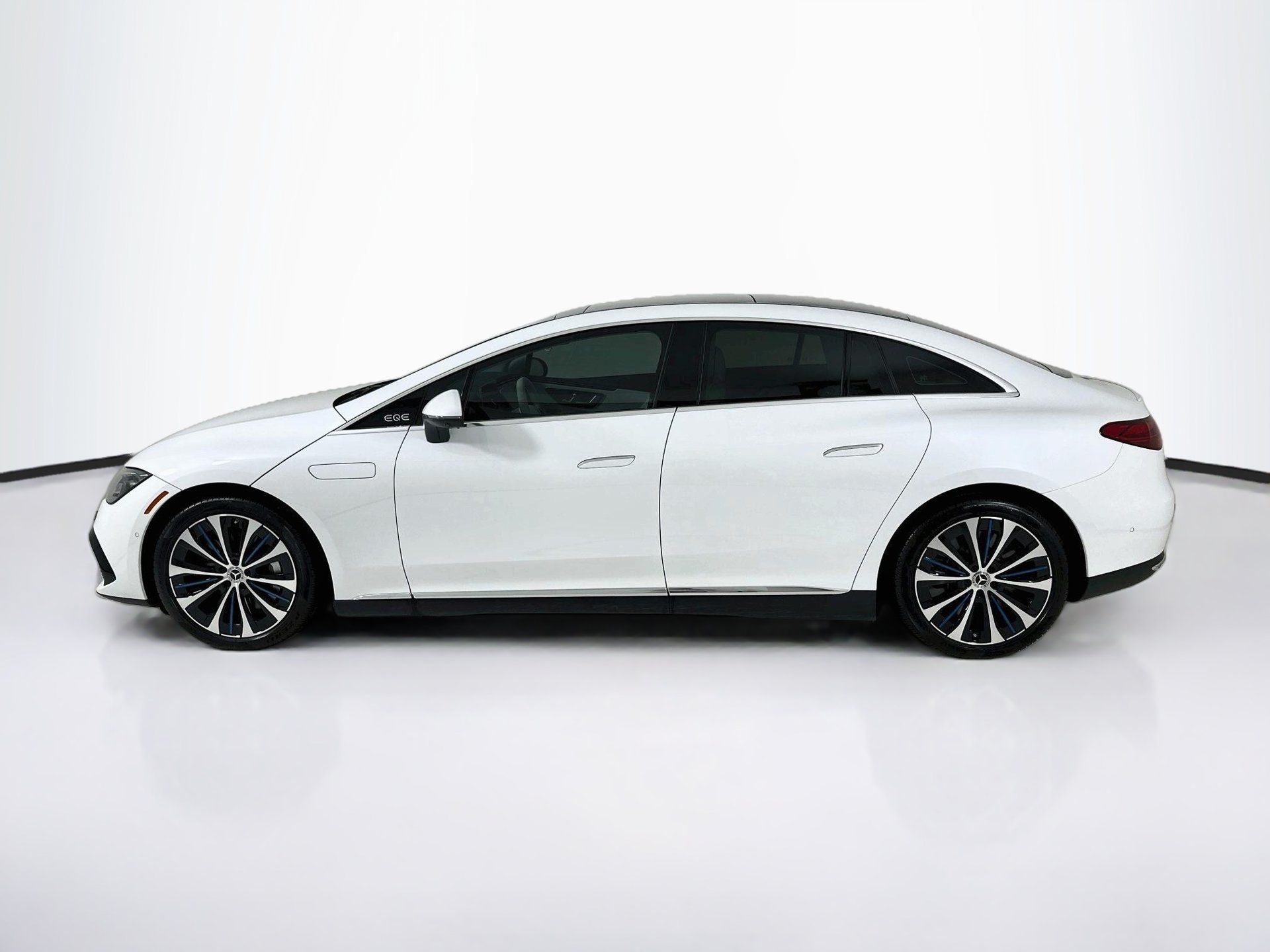Used 2023 Mercedes-Benz EQE 350+ 4MATIC Sedan image 5
