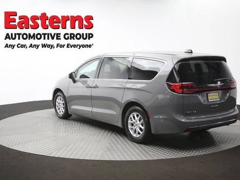 Used 2023 Chrysler Pacifica Touring-L FWD image 64
