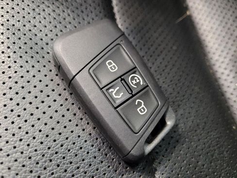Used 2021 Volkswagen Jetta SEL Premium FWD image 32