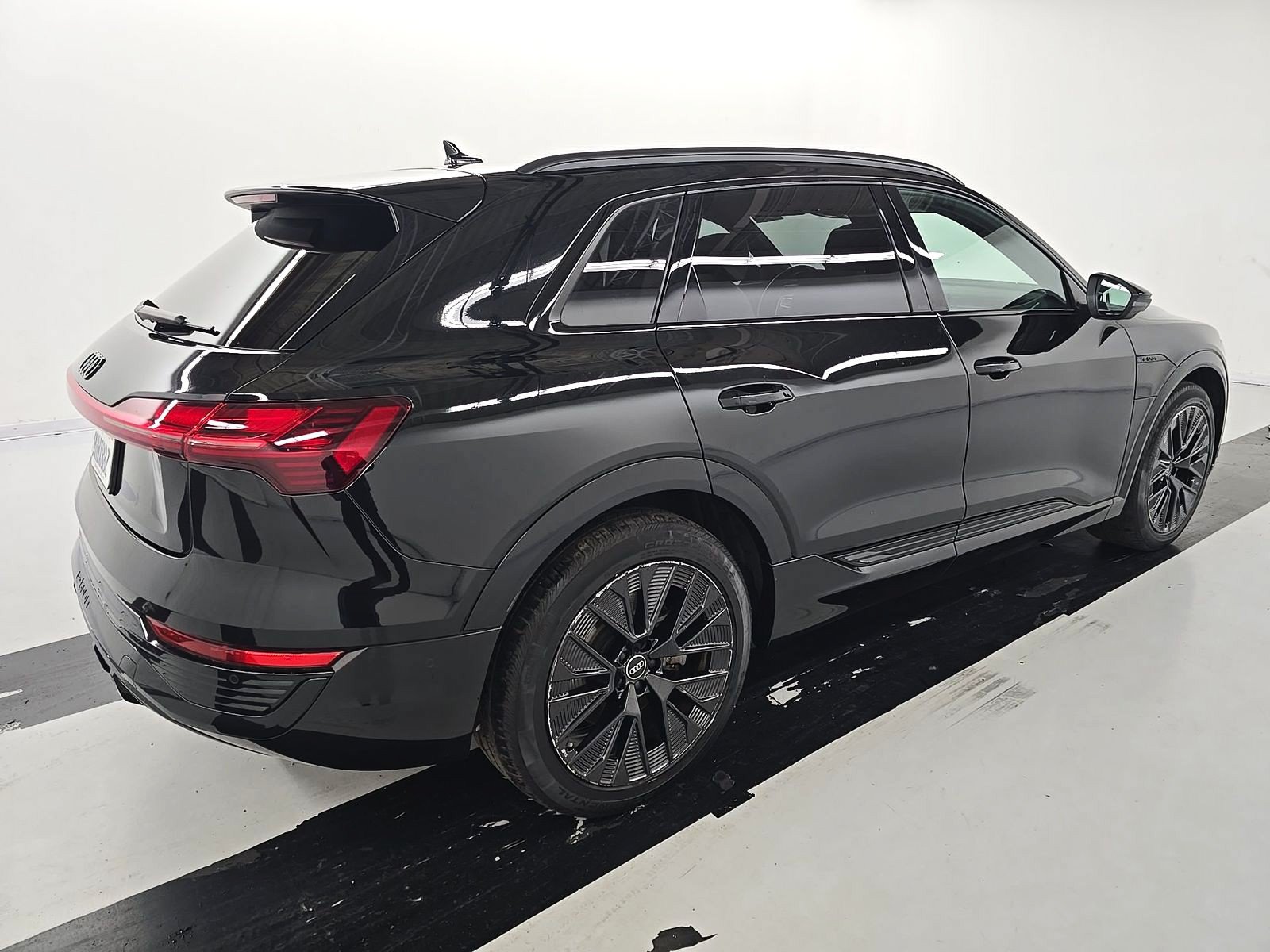Used 2024 Audi Q8 e-tron Prestige w/ Prestige Package AWD/4WD image 6