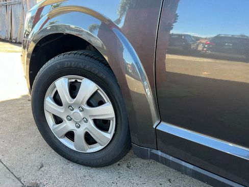 Used 2017 Dodge Journey SE image 7