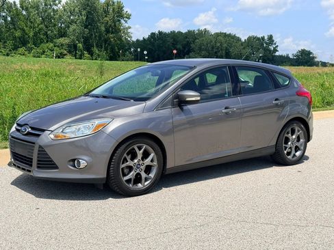 Used 2014 Ford Focus SE w/ Equipment Group 201A FWD image 1