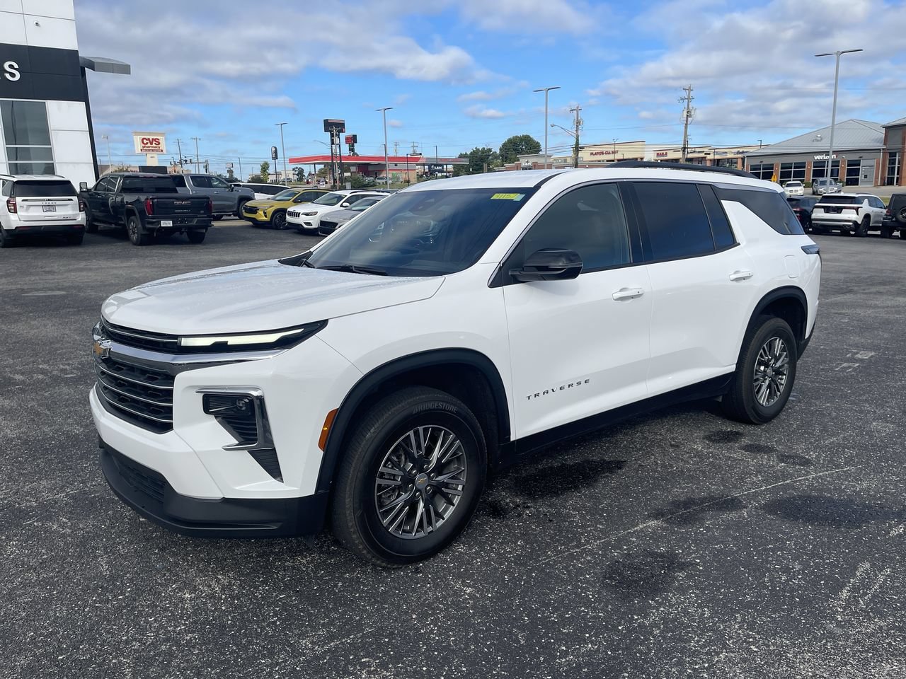 Used 2025 Chevrolet Traverse LT FWD image 1