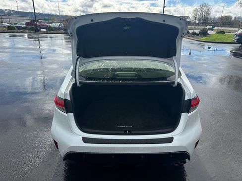 Used 2024 Toyota Corolla SE w/ SE Package image 10