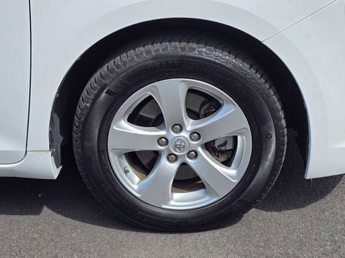 Used 2017 Toyota Sienna L FWD image 9