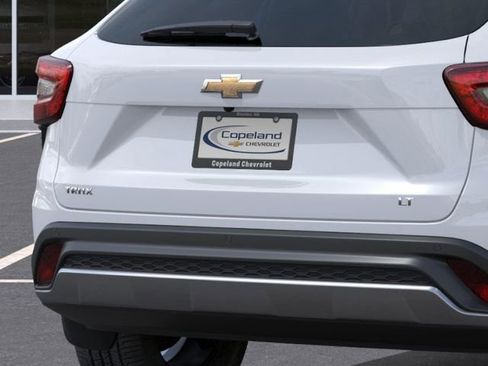 New 2026 Chevrolet Trax LT w/ Driver Confidence Package image 15