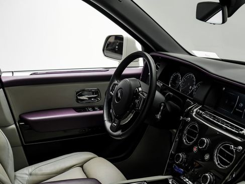 Used 2022 Rolls-Royce Cullinan Black Badge AWD/4WD image 18
